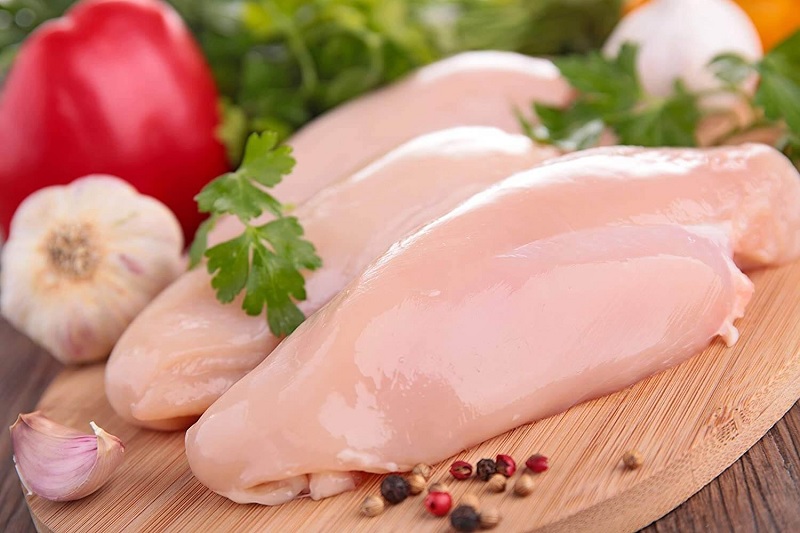 Trong 100g thịt gà nạc chứa khoảng 199 kcal