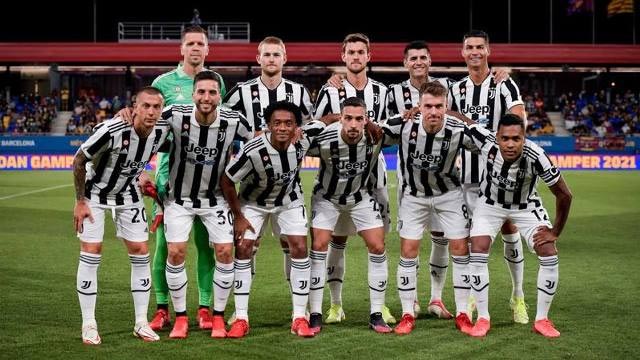 Màu đen trắng chủ đạo của đội bóng Juventus - áo đá bóng đẹp nhất 2023
