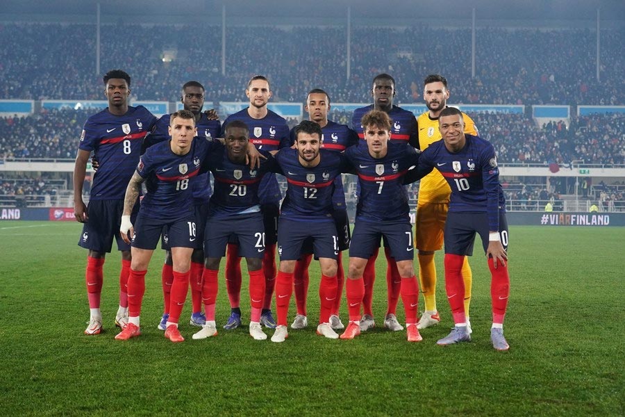 Áo đấu đội tuyển Pháp thường có màu xanh đậm