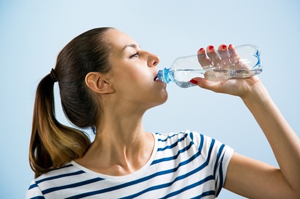 Uống đủ nước mỗi ngày giúp tăng chiều cao hiệu quả
