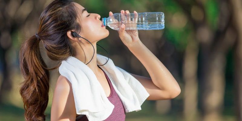 Lợi ích và tác hại của việc uống nước nhịn ăn 