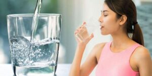 Lợi ích và rủi ro của việc: Uống nước nhịn ăn khi giảm cân